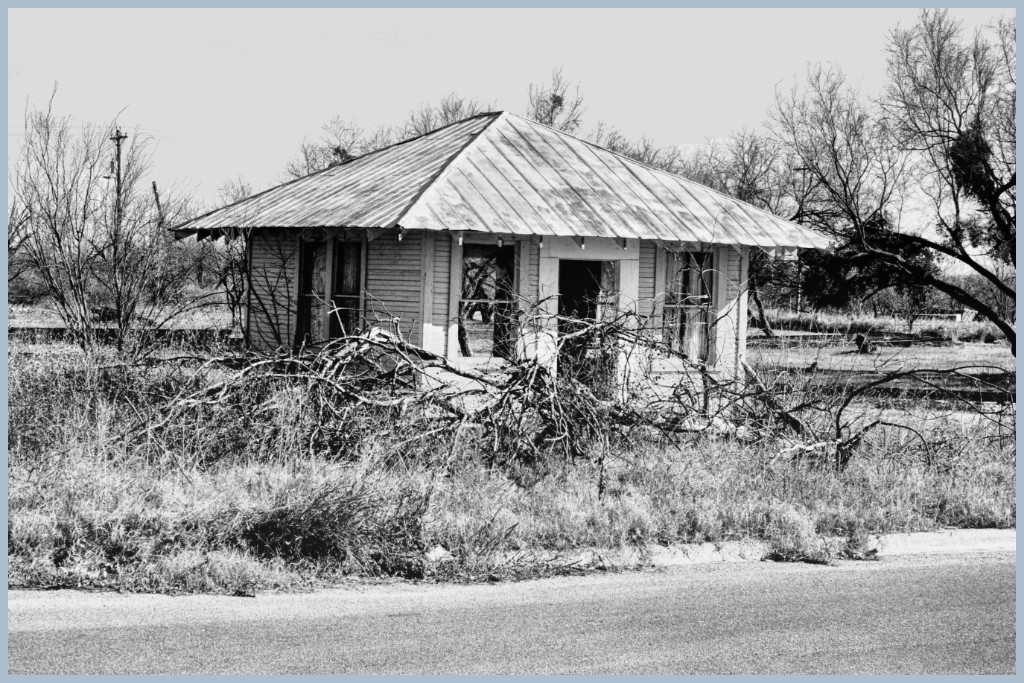 Railroad building, Llano 