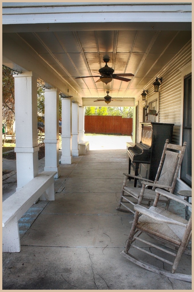 Dabbs Hotel, llano back porch