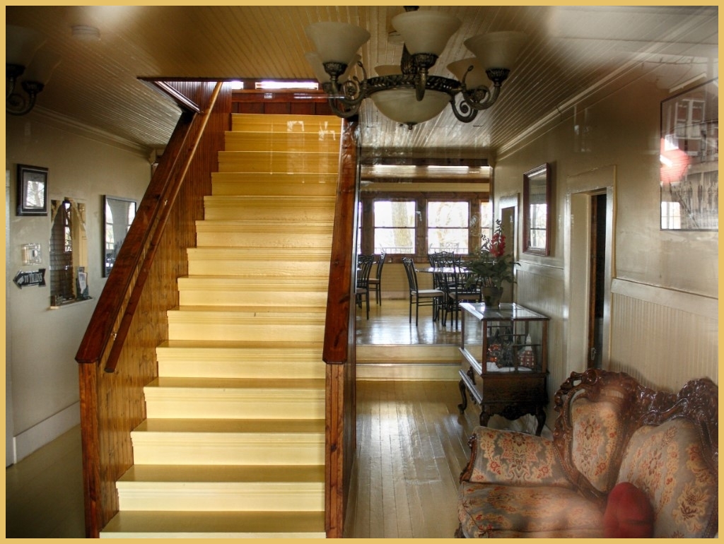 Dabbs Hotel, llano hallway