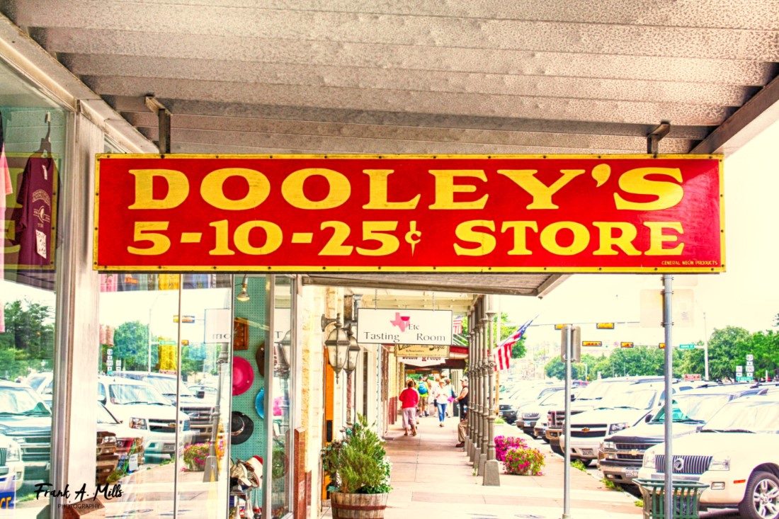 Dooley's 5-10 & 25¢, sign 