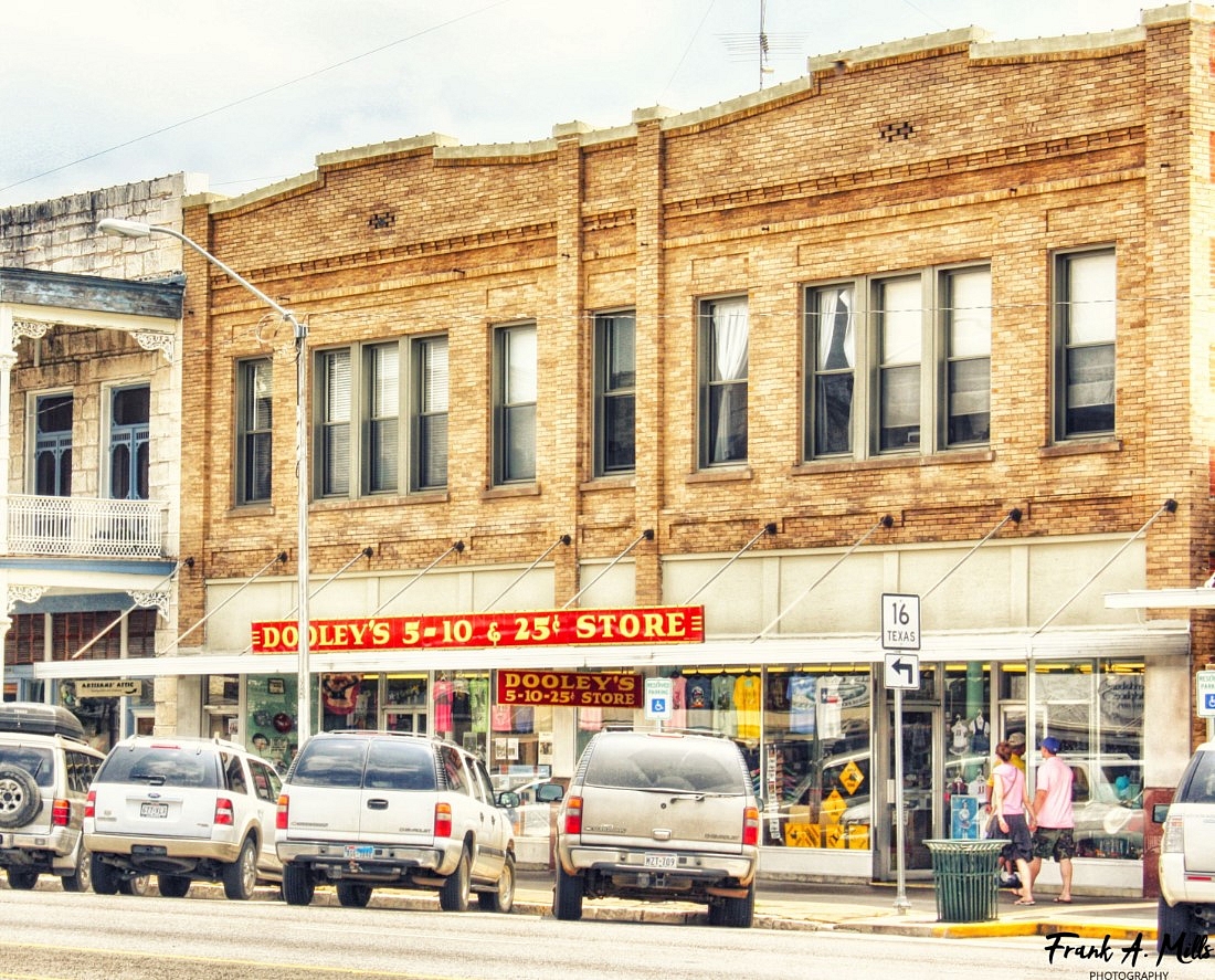 Dooley's 5-10 & 25¢, exterior 