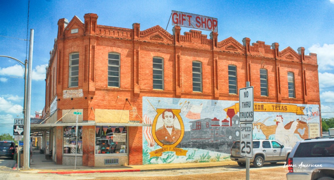 Main Drug & Gift, Nixon, TX