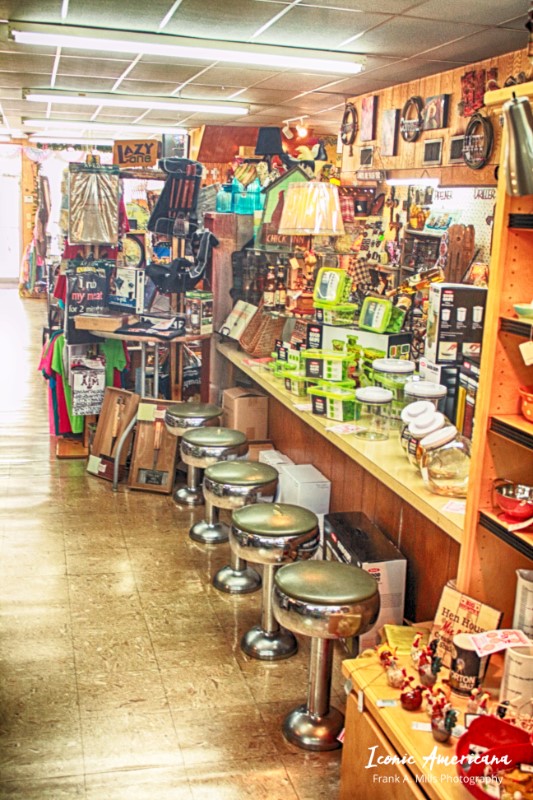 Main Drug & Gift, Nixon, TX